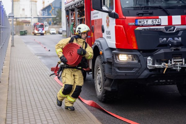 Vilniaus kogeneracinėje jėgainėje vyko gaisro gesinimo pratybos